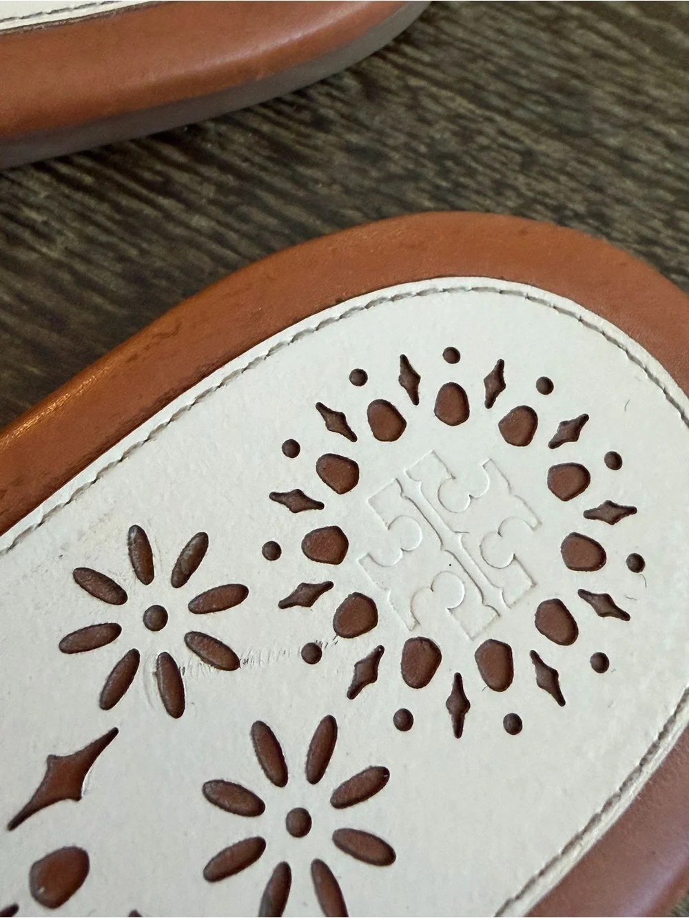 Tory Burch Miller Scalloped Brown Leather Thong Sandals 11